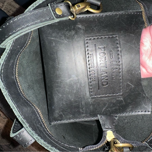 Medium Portland Leather Company crossbody - Picture 8 of 10